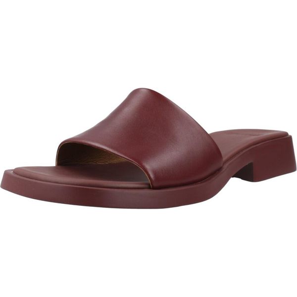 Sandały CAMPER DANA ULTRASOFT Bordeaux. Czerwone sandały Camper, bez wzorów, ze skóry, bez obcasa, bez zapięcia. Za 535.99 zł.