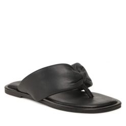 Japonki Inuovo. Czarne klapki Inuovo, bez wzorów, bez obcasa. Za 189.99 zł.