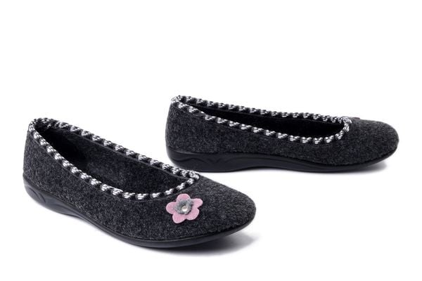 ADANEX 29202 SAP2FF szary, kapcie damskie. Szare obuwie domowe Adanex, bez wzorów, bez zapięcia. Za 66.29 zł.