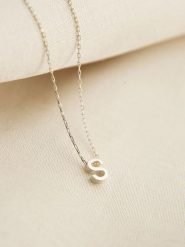 Lodie Silver Srebrny naszyjnik "S" z zawieszką - dł. 43 cm rozmiar: onesize. Szare naszyjniki Lodie Silver, srebrne. Za 48.45 zł.