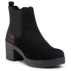 Lasocki RST-CARMEN-02 Czarny. Czarne botki Lasocki, bez wzorów, z nubiku, bez obcasa, bez zapięcia. Za 229.99 zł.