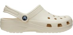 Klapki dla dorosłych Crocs Classic. Brązowe klapki Crocs, bez wzorów, z materiału, bez obcasa. Za 287.00 zł.