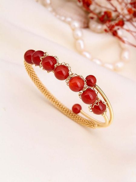 Pierres de Jade Pozłacana bransoletka z agatami rozmiar: onesize. Czerwone bransoletki Pierres de Jade, z agatem, pozłacane. Za 104.39 zł.