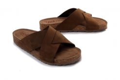 YOKONO JERBA-300 NOB MOCHA, klapki damskie. Brązowe klapki Yokono, bez wzorów, ze skóry, bez obcasa. Za 189.90 zł.