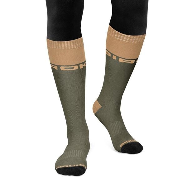 Skarpety snowboardowe Siroko Fuji Olive Green. Zielone skarpety SIROKO, bez wzorów, z bawełny. Za 84.00 zł.