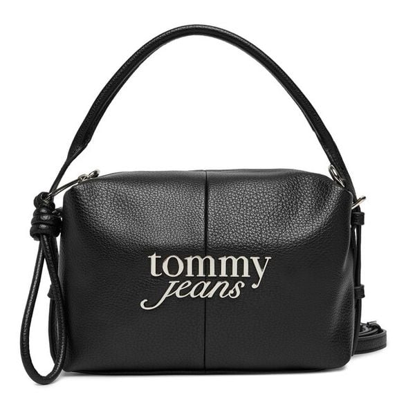 Torebka Tommy Jeans. Czarne torebki klasyczne Tommy Jeans, bez wzorów, z jeansu, bez dodatków. Za 294.99 zł.