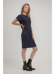 Josephine & Co Sukienka "Peggy" w kolorze granatowym rozmiar: 44. Niebieskie sukienki Josephine & Co, na co dzień, bez wzorów, bez kołnierzyka, bez ramiączek, midi, proste. Za 127.05 zł.