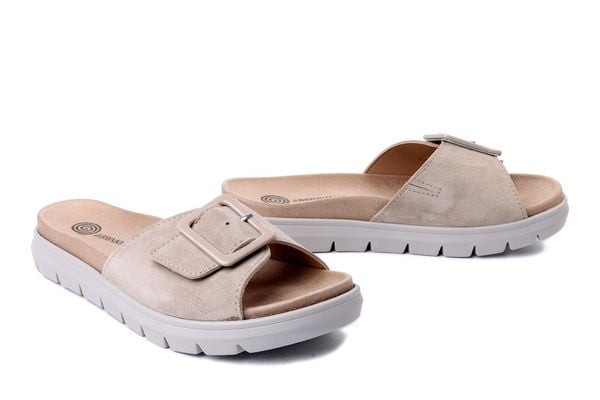 DR. BRINKMANN 700998-08 beige, klapki damskie. Brązowe klapki Dr. Brinkmann, bez wzorów, ze skóry, bez obcasa. Za 247.92 zł.