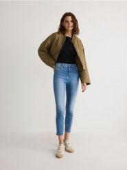 Jeansy slim push up - niebieski. Niebieskie jeansy Reserved, bez wzorów, z podwyższonym stanem. Za 89.99 zł.