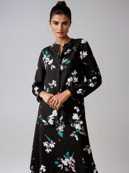 Marks & Spencer Bluzka w kolorze czarno-biało-turkusowym rozmiar: 38. Białe bluzki Marks & Spencer, bez wzorów, z wiskozy, bez kołnierzyka, bez ramiączek. Za 96.83 zł.