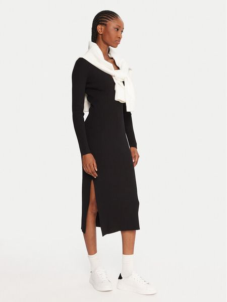 Lacoste Sukienka dzianinowa EF4175 Czarny Slim Fit. Czarne sukienki Lacoste, bez wzorów, z dzianiny, bez kołnierzyka, bez ramiączek. Za 579.99 zł.