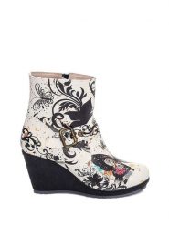 Streetfly Botki w kolorze biało-czarnym rozmiar: 38. Białe botki Streetfly, bez wzorów, z materiału, bez obcasa, na koturnie, bez zapięcia. Za 209.82 zł.