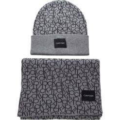 Zestaw Szalik i Czapka CALVIN KLEIN - Ck Knitted Scarf&Bea K60K604748 013. Czarne szaliki Calvin Klein, bez wzorów, z bawełny. W wyprzedaży za 289.00 zł.