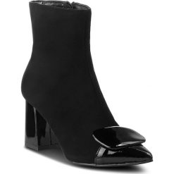 Botki SAGAN - 3249 Czarny Welur. Czarne botki Sagan, z aplikacjami, ze skóry, bez obcasa, bez zapięcia. W wyprzedaży za 259.00 zł.