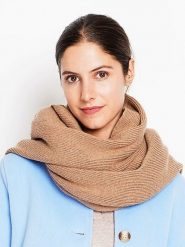 William de Faye Szal w kolorze karmelowym rozmiar: onesize. Brązowe szaliki William de Faye, bez wzorów, z materiału. Za 150.72 zł.