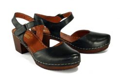 MANITU 910997-1 schwarz, sandały damskie. Czarne sandały Manitu, bez wzorów, ze skóry, bez obcasa, na obcasie, bez zapięcia. Za 294.90 zł.