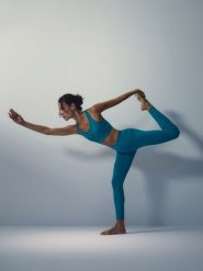 4F Legginsy treningowe szybkoschnące damskie - turkusowe L. Niebieskie legginsy 4f, l, bez wzorów, z materiału, z podwyższonym stanem, na fitness i siłownię. Za 119.99 zł.