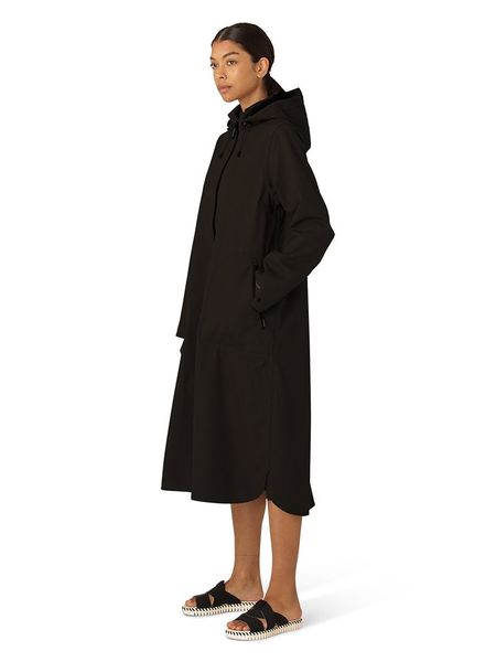 Ilse Jacobsen Płaszcz przeciwdeszczowy w kolorze czarnym rozmiar: 34. Czarne kurtki sportowe Ilse Jacobsen, bez wzorów, bez kaptura, outdoorowe. Za 304.99 zł.