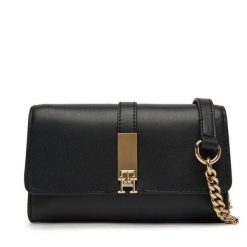 Torebka Tommy Hilfiger. Czarne torebki klasyczne TOMMY HILFIGER, bez wzorów, bez dodatków. Za 259.99 zł.