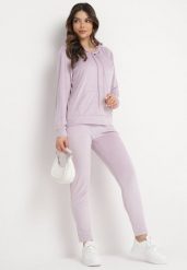 Jasnofioletowy Komplet Dresowy z Weluru Bluza z Kapturem i Spodnie z Gumką w Pasie Avinlia. Fioletowe bluzy Born2be, m, bez wzorów, z dresówki, z kapturem. Za 79.99 zł.