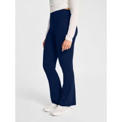 Damskie legginsy z wysokim stanem Hummel. Niebieskie bielizna sportowa Hummel, bez wzorów, z podwyższonym stanem. Za 246.00 zł.