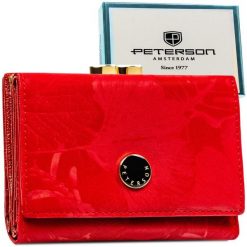 Elegancki, czerwony portfel damski ze skóry naturalnej i ekologicznej Peterson PTN PS15-09-MLF. Czerwone portfele Peterson, bez wzorów, ze skóry. Za 119.99 zł.