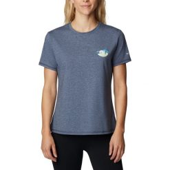 Koszulka trekkingowa damska Columbia Sun Trek Graphic II. Niebieskie bluzki Columbia, m, bez wzorów, sportowe, bez kołnierzyka, bez ramiączek. W wyprzedaży za 120.65 zł.