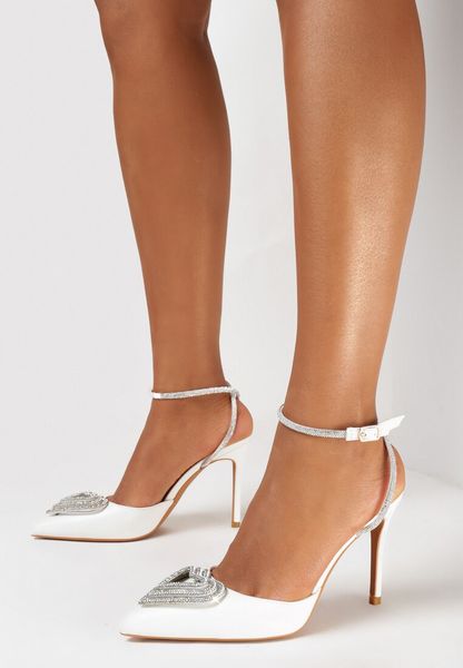 Białe Sandały na Szpilce z Ozdobnym Serduszkiem i Cyrkonaimi Demira. Białe sandały Born2be, bez wzorów, klasyczne, bez obcasa, na obcasie, bez zapięcia. Za 109.99 zł.