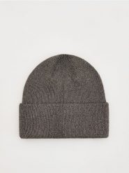 Czapka beanie z wiskozą - złoty. Żółte czapki Reserved, bez wzorów, z wiskozy. W wyprzedaży za 12.99 zł.