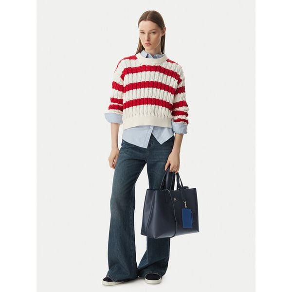 Torebka Tommy Hilfiger. Niebieskie torebki klasyczne TOMMY HILFIGER, bez wzorów, bez dodatków. Za 699.99 zł.