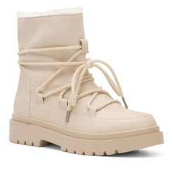 Botki DeeZee. Brązowe botki DeeZee, bez wzorów, bez obcasa, na płaskiej podeszwie, bez zapięcia. Za 179.99 zł.