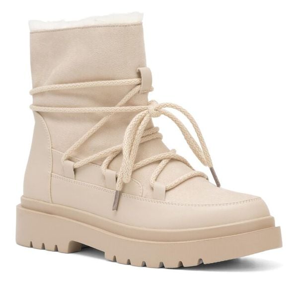 Botki DeeZee. Brązowe botki DeeZee, bez wzorów, bez obcasa, na płaskiej podeszwie, bez zapięcia. Za 179.99 zł.