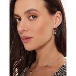 Kolczyki Guess. Szare kolczyki Guess, srebrne. Za 179.99 zł.