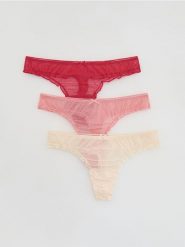 Siateczkowe majtki stringi 3 pack - fuksja. Czerwone stringi Reserved, bez wzorów. Za 59.99 zł.