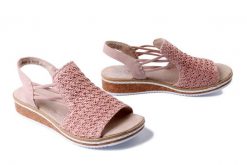 RIEKER V3641-31 pink, sandały damskie. Czerwone sandały Rieker, bez wzorów, bez obcasa, bez zapięcia. Za 319.90 zł.