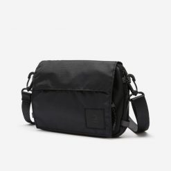 Saszetka Newfeel Activ Mblty Venice 1,3 l. Czarne torby na ramię NEWFEEL, bez wzorów, z tkaniny, sportowe, bez dodatków. Za 89.99 zł.