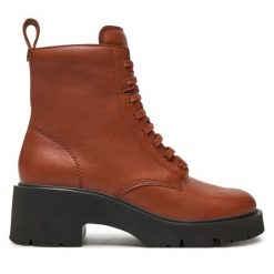 Botki Camper. Czerwone botki Camper, bez wzorów, bez obcasa, na płaskiej podeszwie, bez zapięcia. Za 859.99 zł.