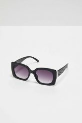 Okulary przeciwsłoneczne z grubymi oprawkami czarne. Czarne okulary przeciwsłoneczne MOODO, bez wzorów. W wyprzedaży za 16.99 zł.