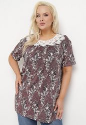 Ciemnoróżowa Bluzka w Ozdobny Print z Koronką przy Dekolcie Ariplle. Czerwone bluzki Born2be, l, bez wzorów, z koronki, eleganckie, bez kołnierzyka, bez ramiączek. W wyprzedaży za 24.49 zł.