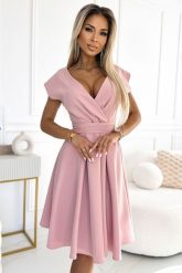 Rozkloszowana sukienka koktajlowa z dekoltem V różowa. Czerwone sukienki Numoco, na imprezę, l, bez wzorów, z elastanu, eleganckie, bez kołnierzyka, bez ramiączek, midi, dopasowane. Za 309.00 zł.