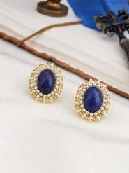 L'Atelier de Gaia Pozłacane kolczyki-wkrętki z lapis lazuli i perłami rozmiar: onesize. Niebieskie kolczyki L'Atelier de Gaia, z lazurytem, pozłacane. Za 74.63 zł.