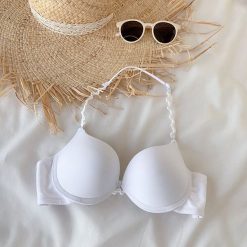 Biustonosz push-up na szyję z wkładkami uniesienie i wsparcie Liset. Białe biustonosze Intica, bez wzorów, z materiału. W wyprzedaży za 69.00 zł.