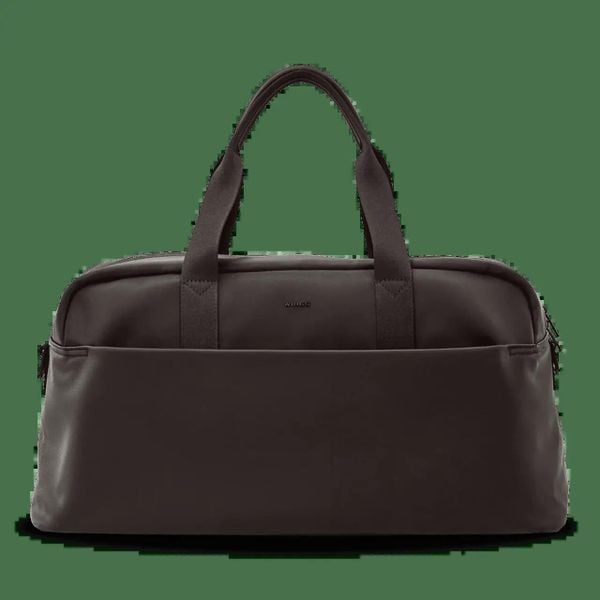 Duża torba sportowa WINGS WILLOW BLACK. Czarne torby na ramię Wings, bez wzorów, z materiału, sportowe, na ramię, duże, bez dodatków. Za 259.90 zł.
