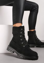 Czarne Botki Workery na Płaskiej Podeszwie Zdobione Futerkiem Typu Baranek Nevasilla. Czarne botki Born2be, z aplikacjami, z jeansu, bez obcasa, na płaskiej podeszwie, bez zapięcia. Za 89.99 zł.