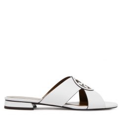 Klapki Tory Burch. Białe klapki Tory Burch, bez wzorów, bez obcasa. Za 809.99 zł.