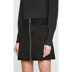 Only - Spódnica. Czarne spódnice Only, na co dzień, s, bez wzorów, z materiału, casualowe, mini, proste. W wyprzedaży za 49.90 zł.