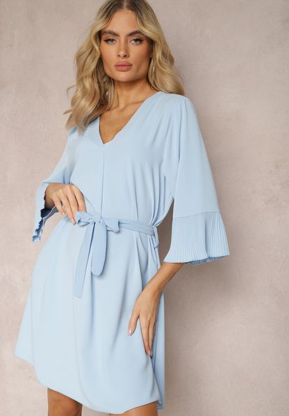 Niebieska Sukienka Mini z Trójkątnym Dekoltem z Paskiem i Rękawami z Plisowaniem Vespe. Niebieskie sukienki Renee, bez wzorów, bez kołnierzyka, bez ramiączek, mini. Za 79.99 zł.