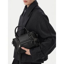 Torebka Badura. Czarne torebki klasyczne Badura, bez wzorów, bez dodatków. Za 249.99 zł.