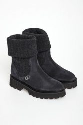 Botki damskie skóra zamszowa CESARE CASADEI. Botki Cesare Casadei, bez wzorów, ze skóry, bez obcasa, bez zapięcia. Za 2,799.00 zł.