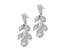 Kolczyki z białego złota z diamentami - 2,28 ct - próba 750. Białe kolczyki Apart, z diamentem, złote. Za 51,990.00 zł.